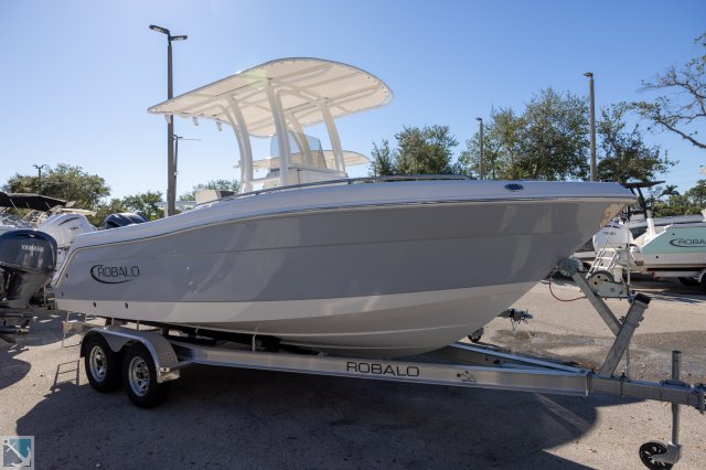 New 2025 Robalo R222  Boat for sale